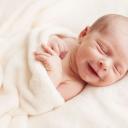 Hur många gånger om dagen ska ett friskt nyfött barn bajsa: avföringsfrekvensnormer per månad